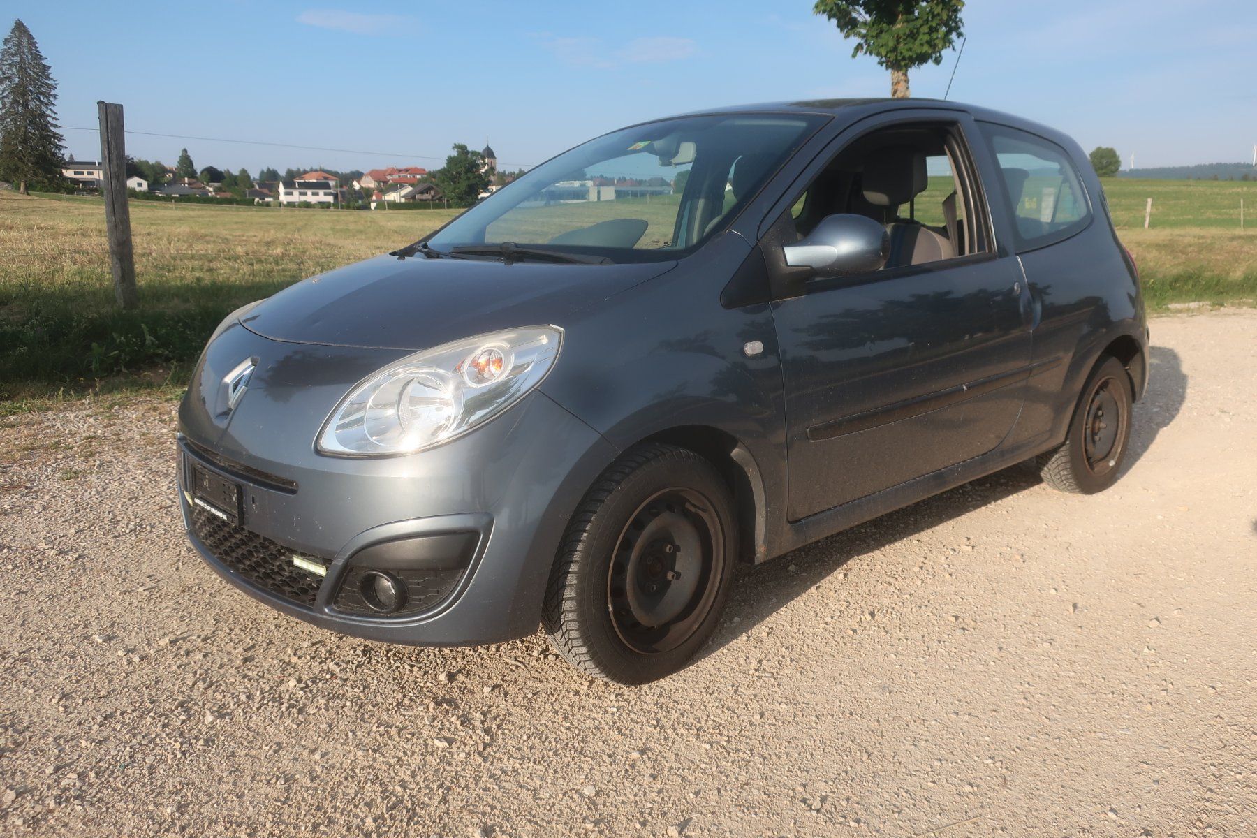 Renault Autos: Renault Twingo 1.2 16V – D'occasion à Les Bois par Jojo710
