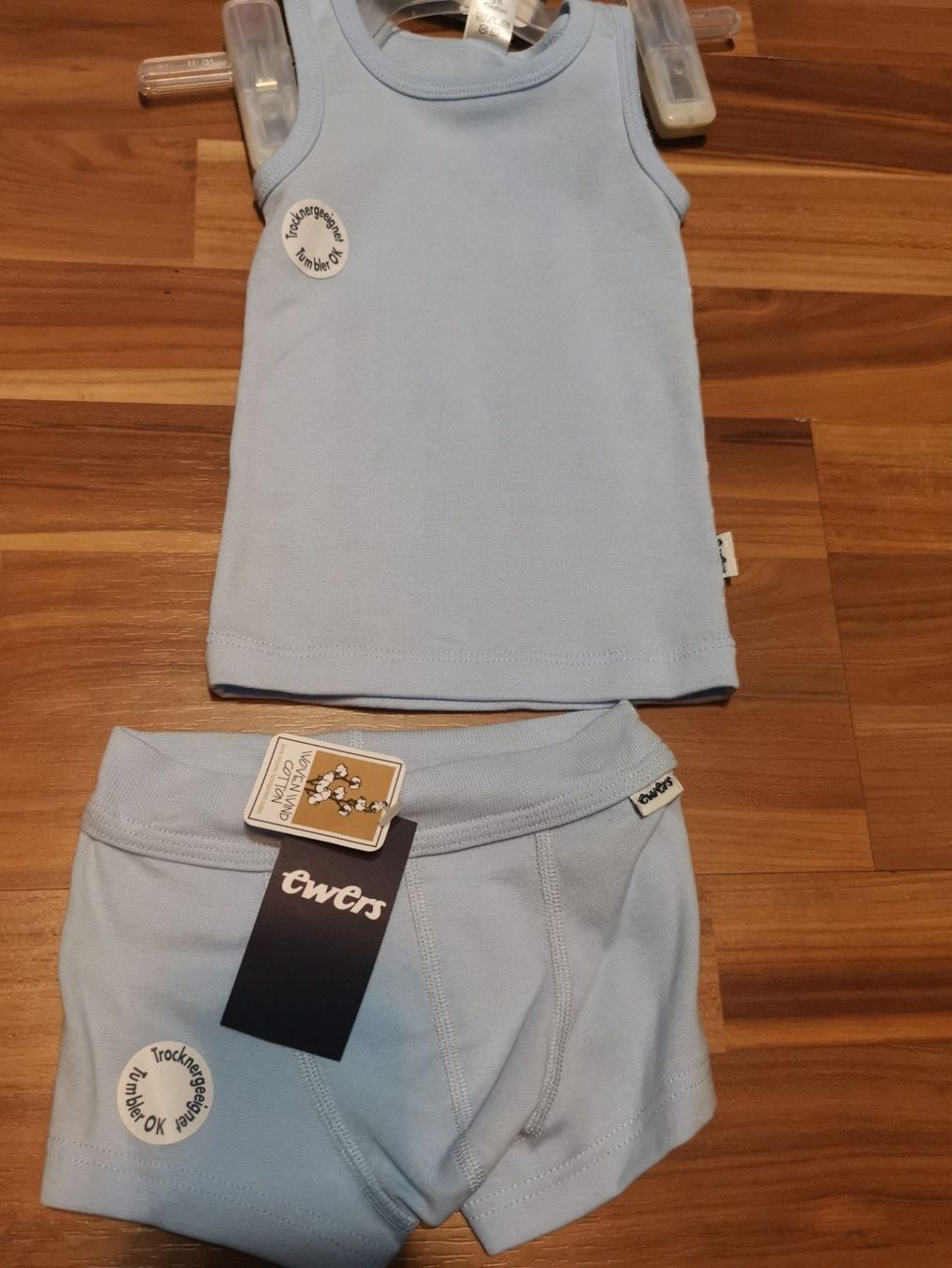Biancheria intima: Unterhemd und Shorts – Nuovo (secondo la descrizione) da Schwarzenburg venduto da Flamingo07