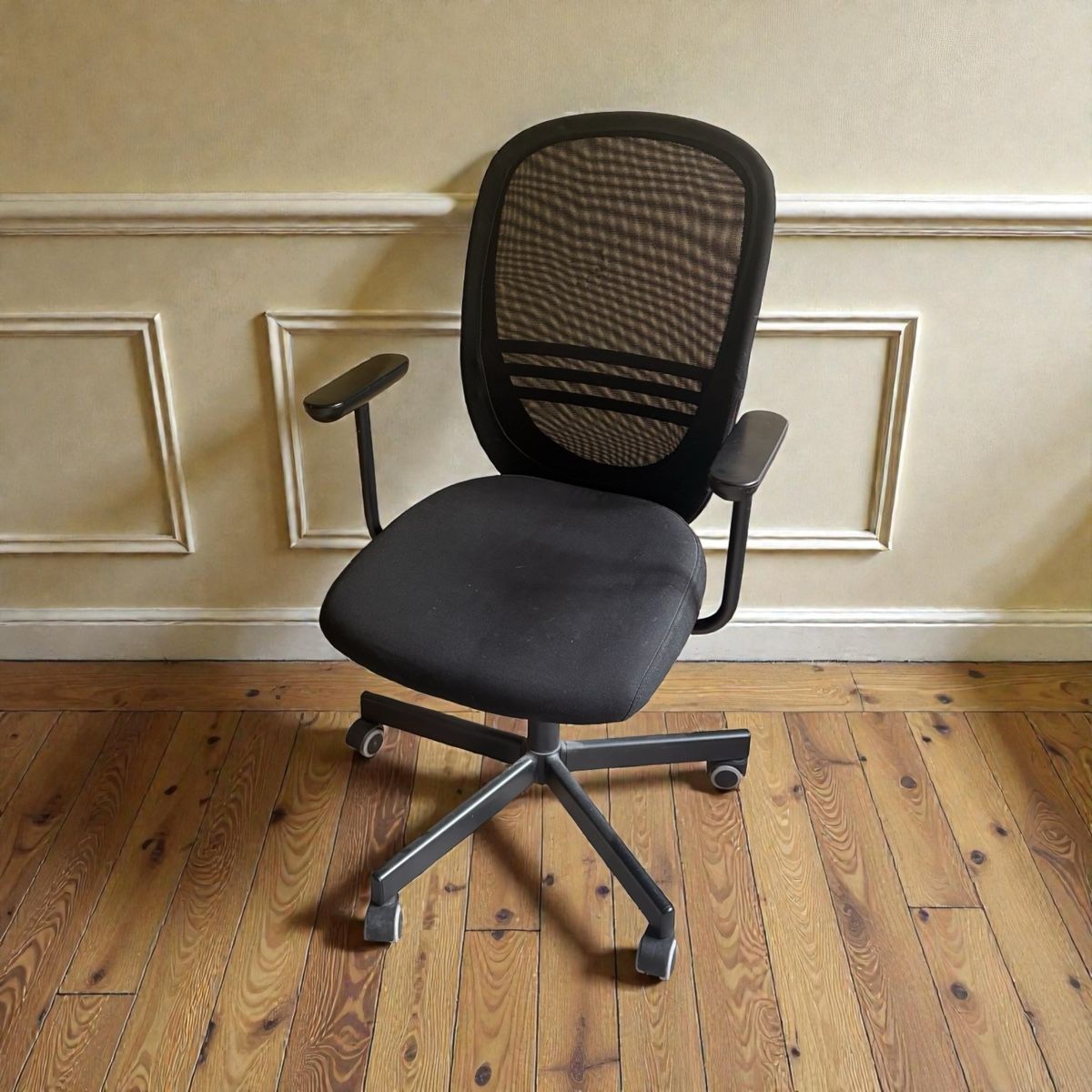 Ikea Sedie: Ikea / chaise de bureau ergonomique noire – Usato da Basel venduto da jos_b5pm