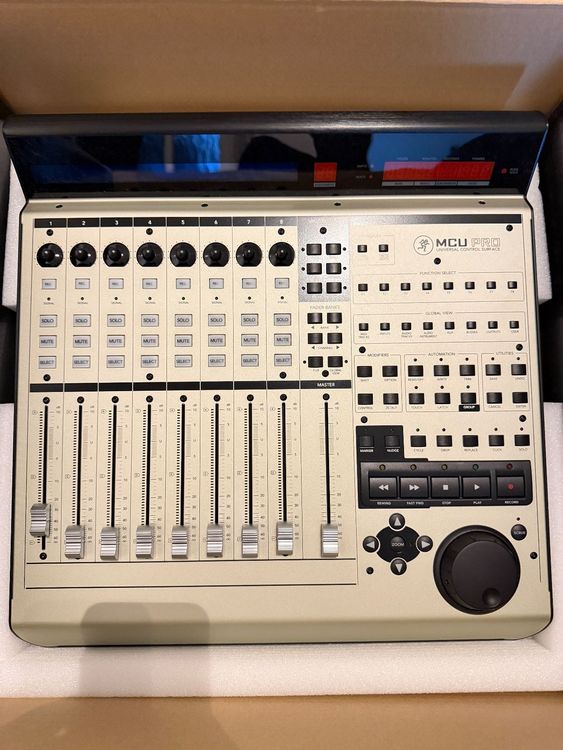 Mackie Control Universal Pro (MCU Pro) – Top-Zustand (Gebraucht) in Zug ...