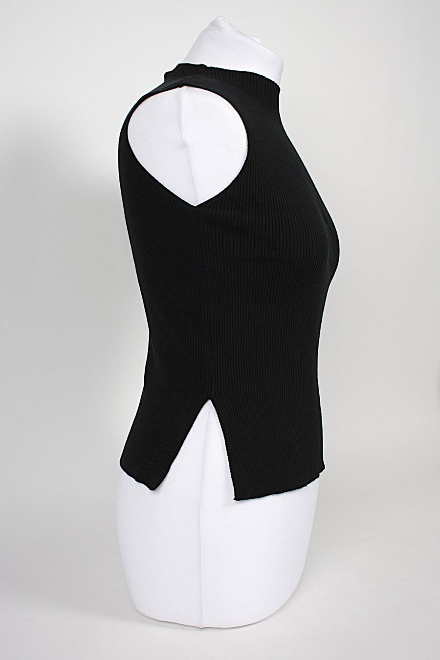 Tops: schwarzes Top, ärmellos – Gebraucht aus Zollikofen von Restwert_Zollikofen 3