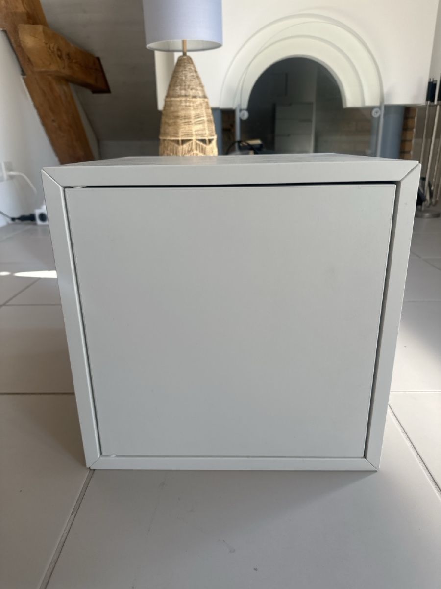 Ikea Comodini: Quadratischer Nachttisch in weiss – Usato da Zollikon venduto da 19leo90