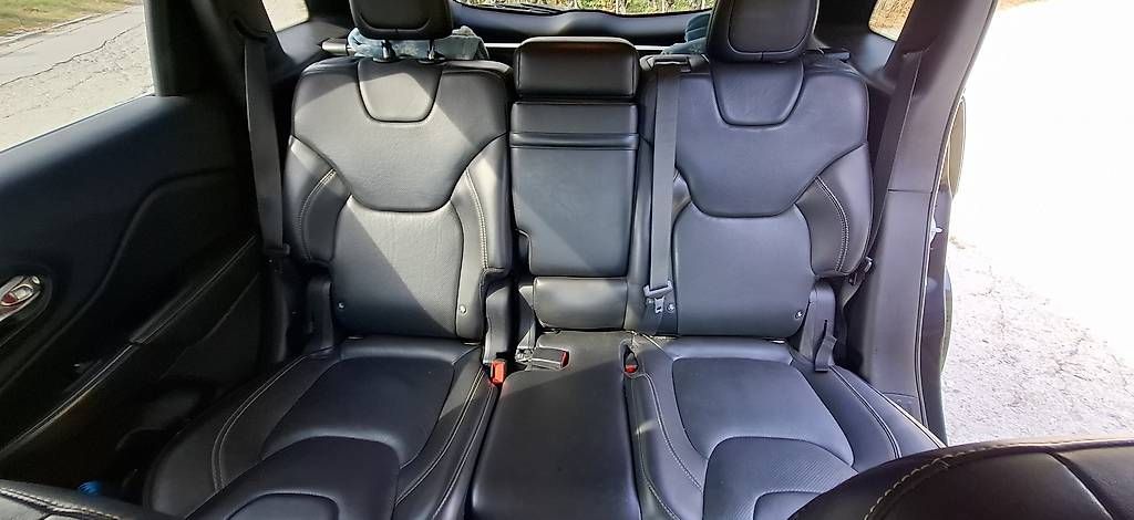 Autos: Jeep Cherokee 2.2 TD – D'occasion à Corin-de-la-Crête par Ejoeli 2