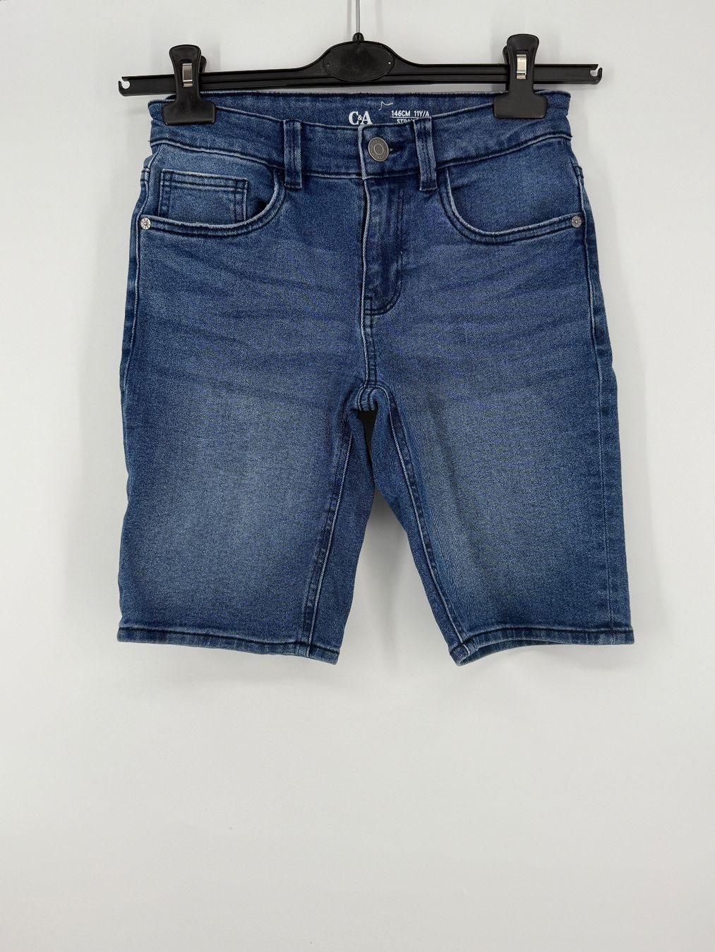 Pantaloni: C&A Straight Jeans Shorts Gr. 146 – Usato da Auenstein venduto da moin.
