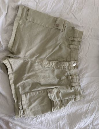 Grüne Shorts