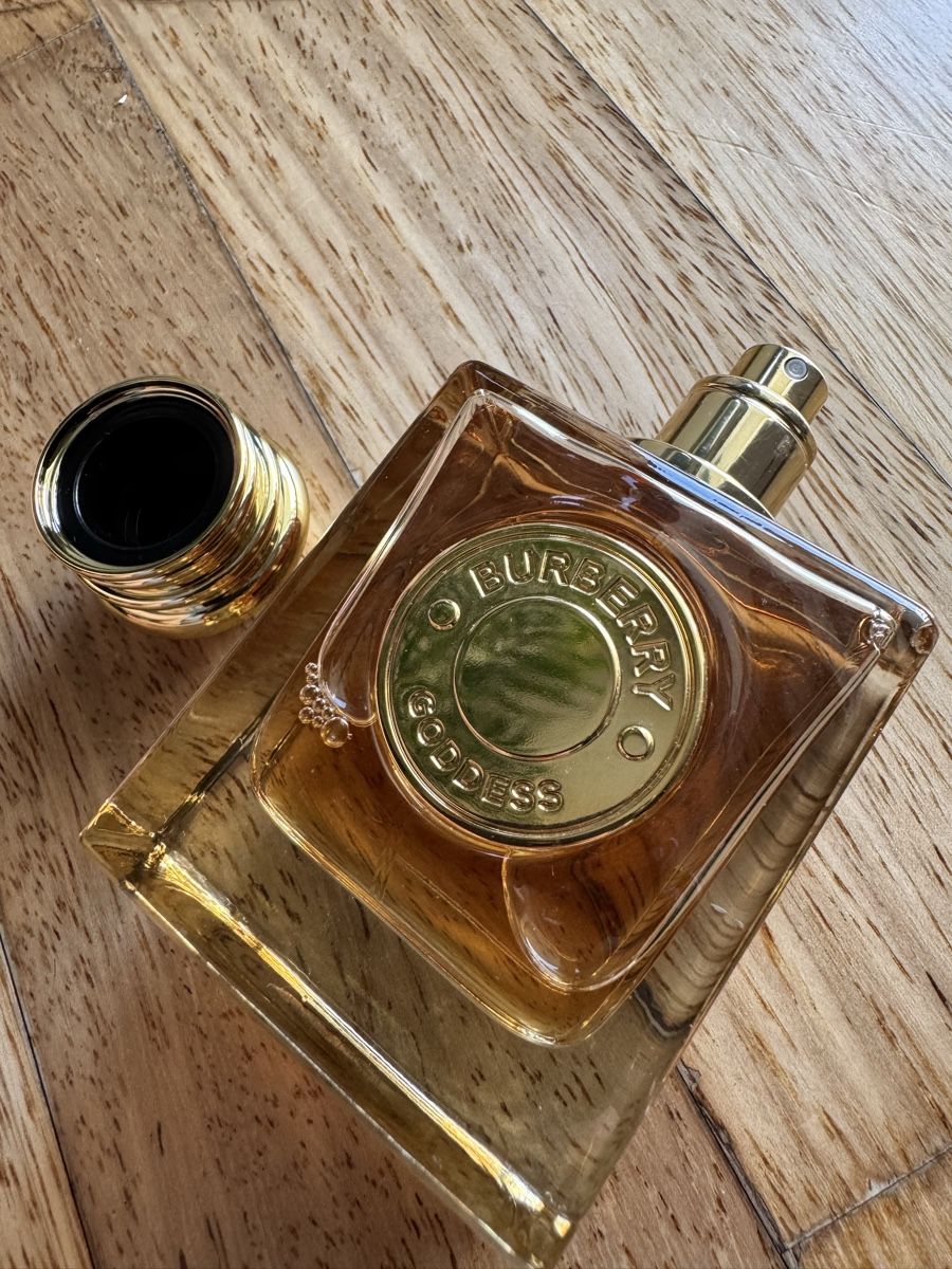 Burberry Parfum & Eau de Toilette: Burberry Parfum – Gebraucht aus Zürich von bellz