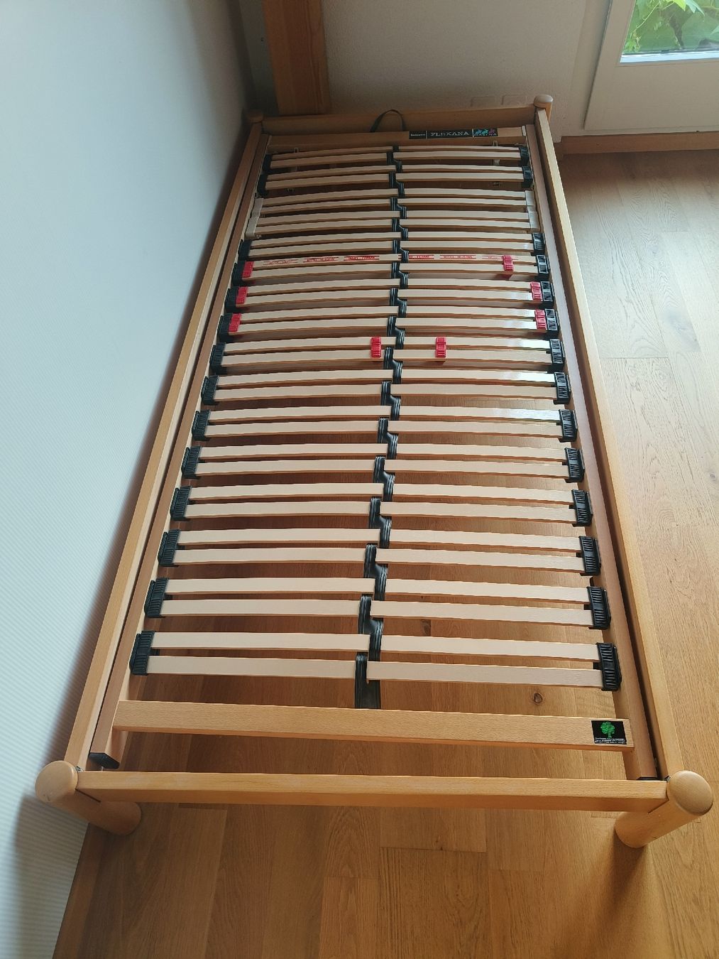Interio Letti: Holz-Bettgestell mit Lattenrost 90x200 cm – Usato da St. Erhard venduto da JesperNils 2