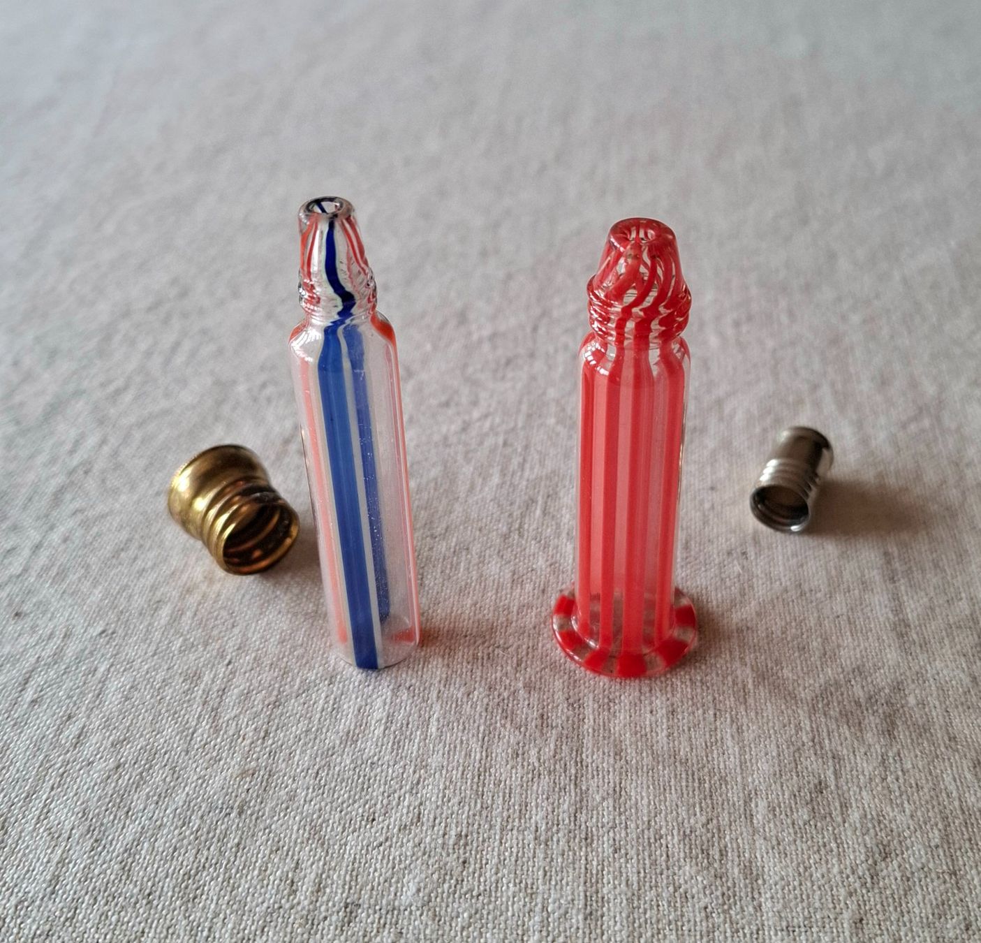 Flacons: 2 ANTIKE PARFUM FLACONS, FADENGLAS – D'occasion à Grüningen par Kartensammler 2
