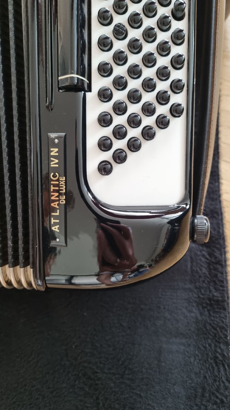 Hohner Musikinstrumente: Handharmonika Hohner – Gebraucht aus Uster von Moriginal 4