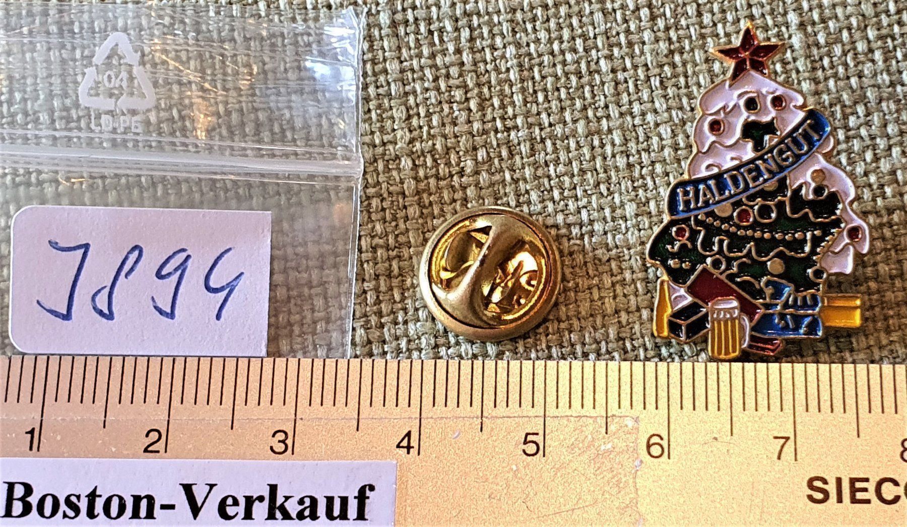 Placchette & Badge: J894 - Pin Haldengut Bier Weihnachtsbaum – Usato da Reinach BL venduto da Boston-Verkauf 1