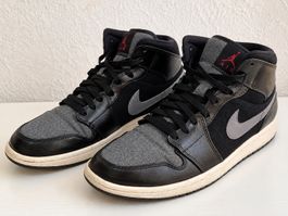 Baskets Nike Air Jordan 1 Mid noir gris état usagé taille 43