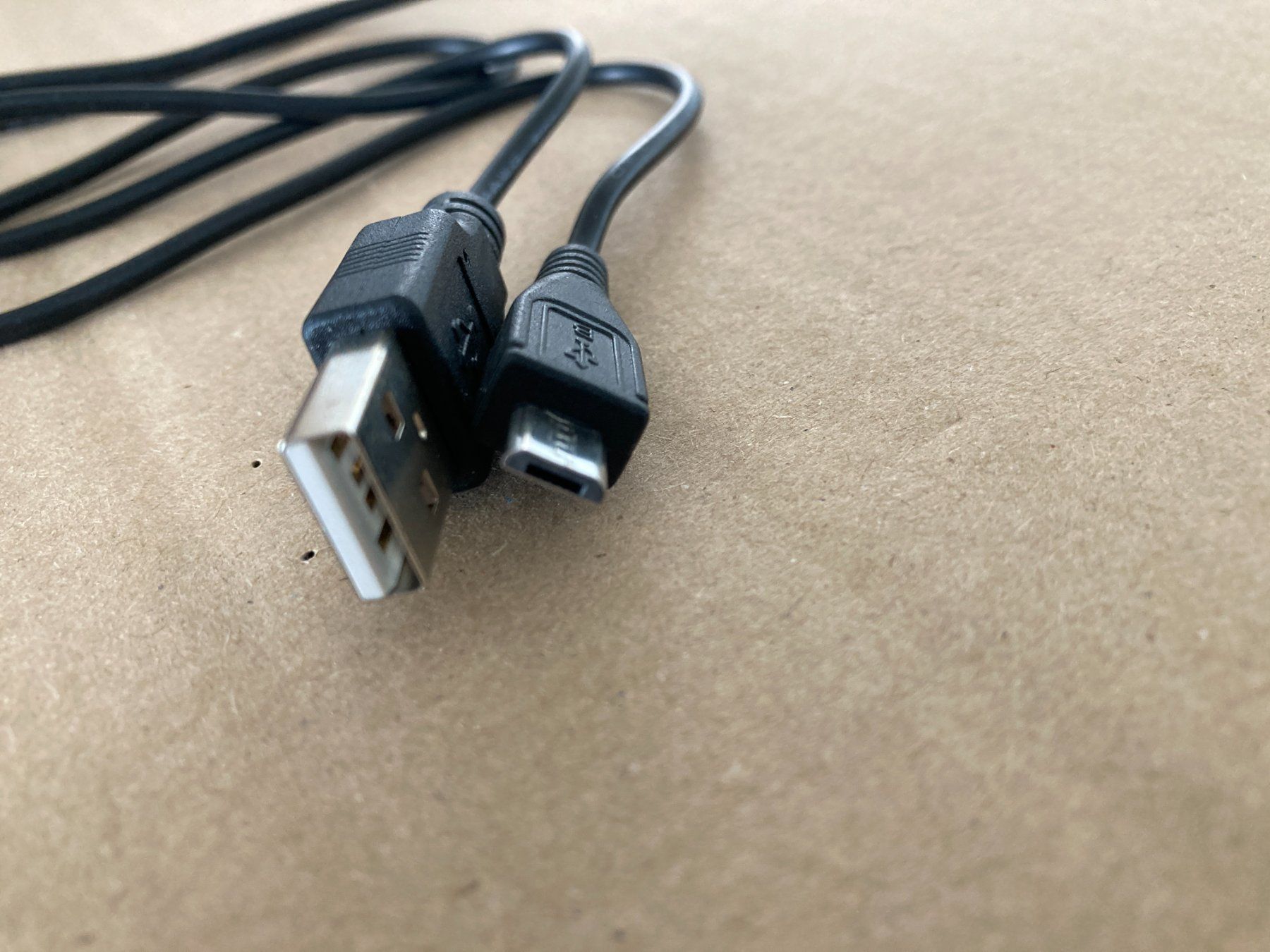 Cavi: USB A Ladekabel auf USB Micro B – Nuovo e nell'imballaggio originale da Hünenberg venduto da Electron0 1