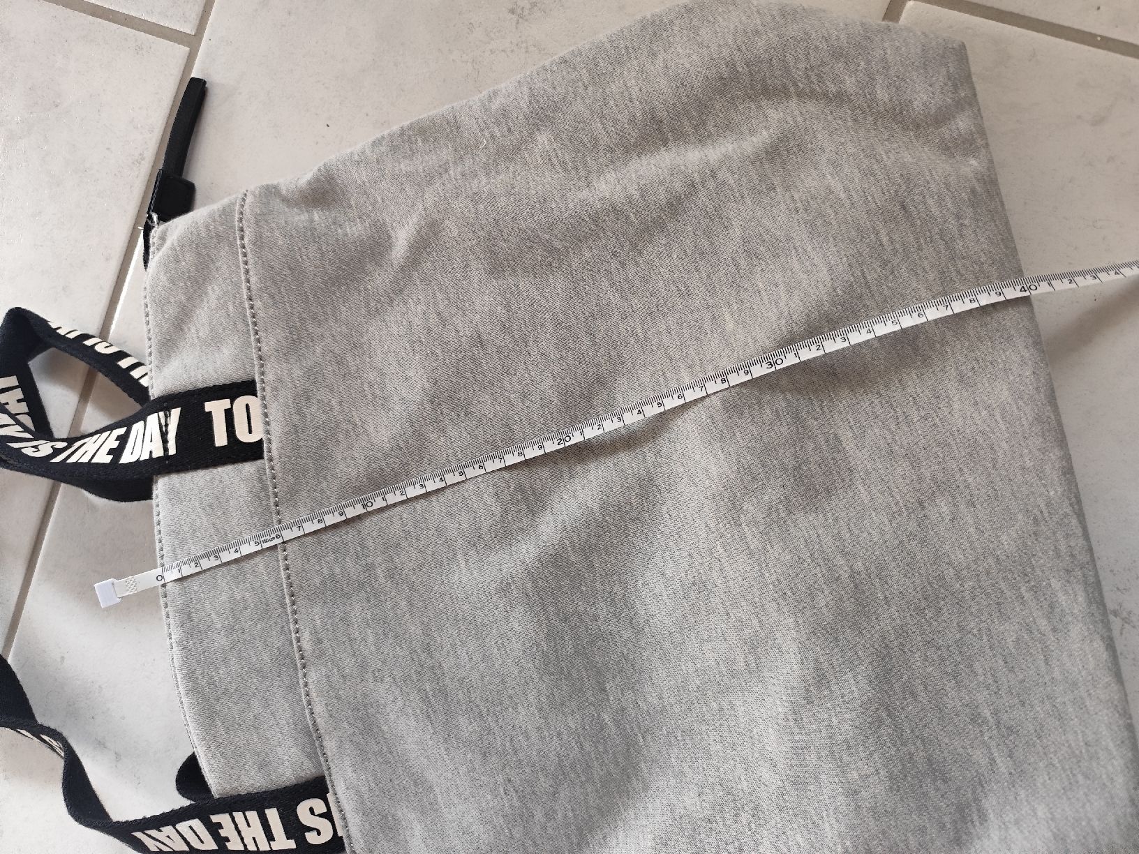 Esprit Borse da donna: Graue Stofftasche ESPRIT mit Reissverschluss – Usato da Zürich venduto da Claudia_Zueri 3