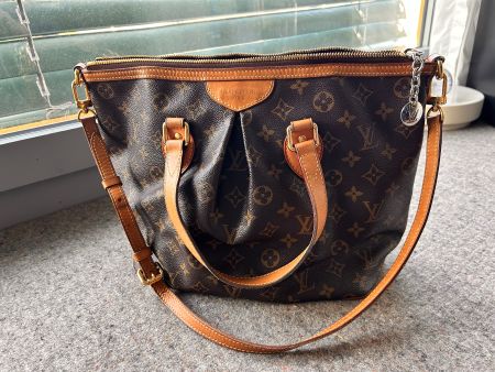Louis Vuitton Palermo PM Monogram Canvas Handtasche top