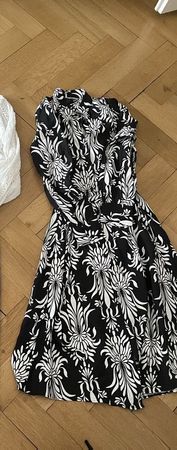 H&M Blumenkleid schwarz-weiss Gr. XS Sommerkleid neuwertig