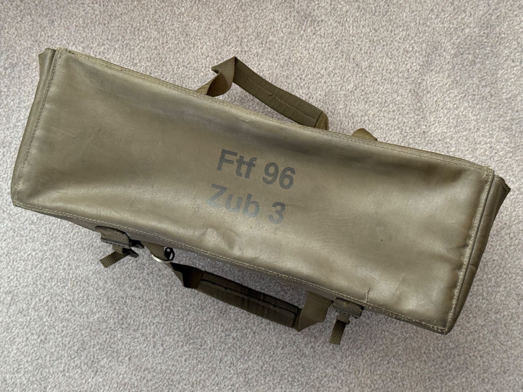 Schweizer Armee Borse: Robuste Tragetasche Schweizer Armee (Ftf 96) – Usato da Brütten venduto da Hst1 1