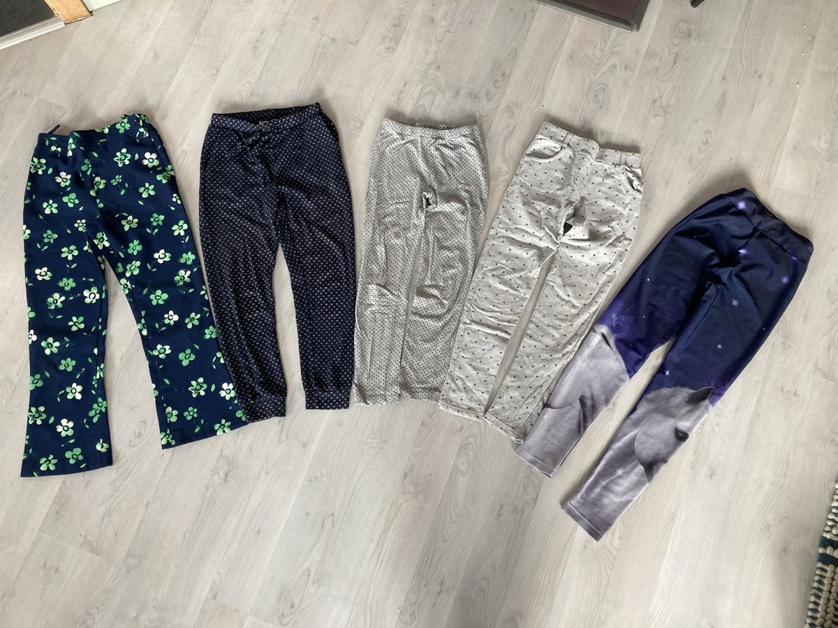 Lotti & Set di vestiti: Kleiderpaket Hosen Mädchen 128 – Usato da Amden venduto da Karplusan 1