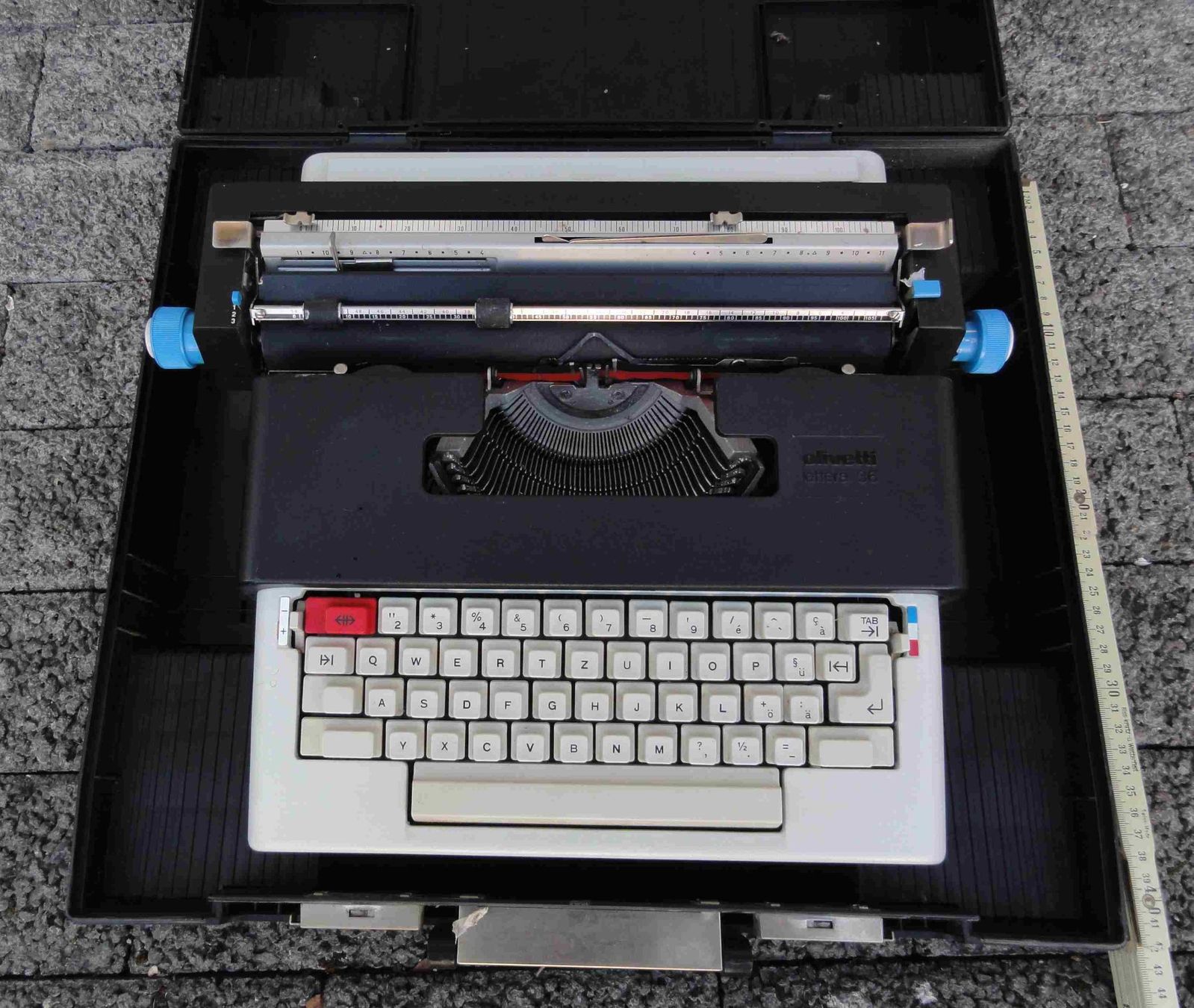 Olivetti Schreibmaschinen: Schreibmaschine Olivetti Lettera 36, elektrisch – Gebraucht aus Wohlen AG von Flusslauf 2