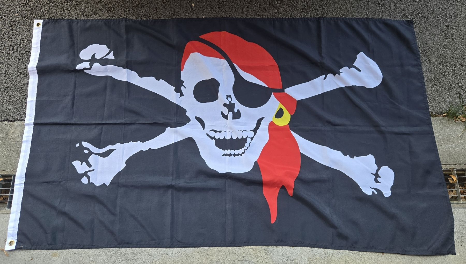 Drapeaux: Drapeau de pirate  – Neuf (Voir description) à Estavayer-le-Lac par Clapsodi