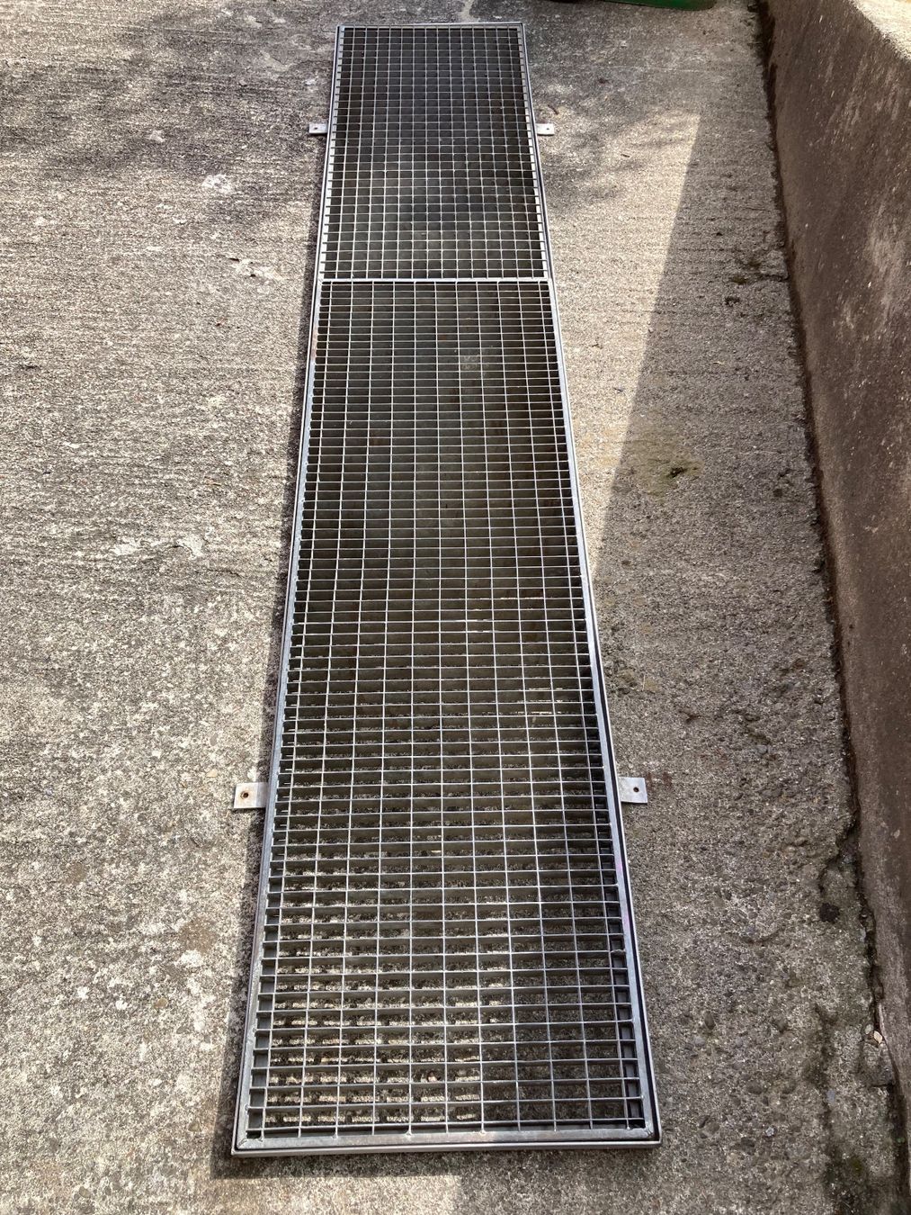 Griglie e Inferriate: Gitterrost Abdeckung 274cm Länge Breite 50cm – Usato da Dottikon venduto da Omiros87