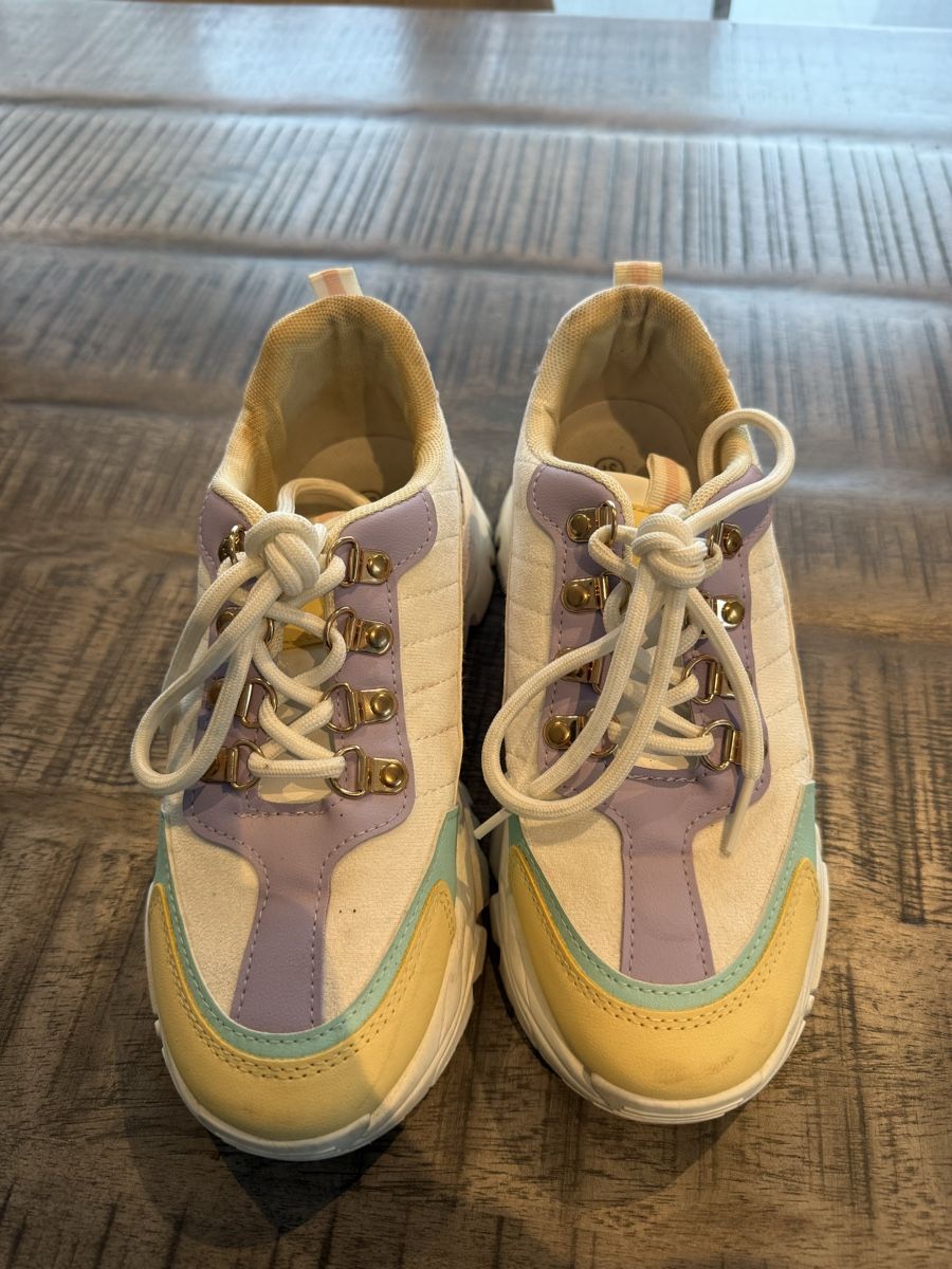 Scarpe da donna: Farbige Sneaker Grösse 37 – Usato da Selzach venduto da romanstraumann