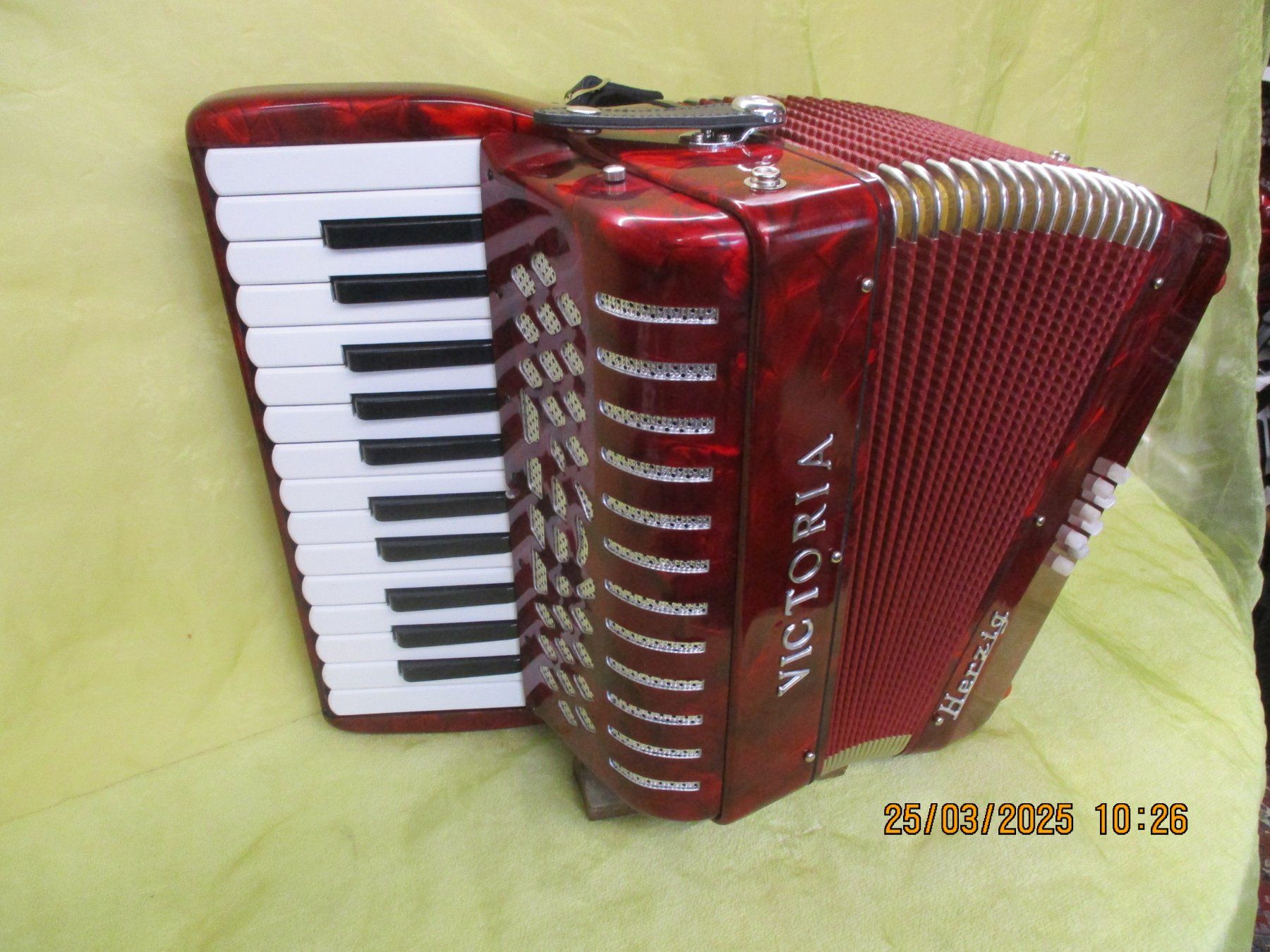 Victoria Musikinstrumente: Akkordeon Victoria V 26 – Gebraucht aus Jegenstorf von Oktavio 2