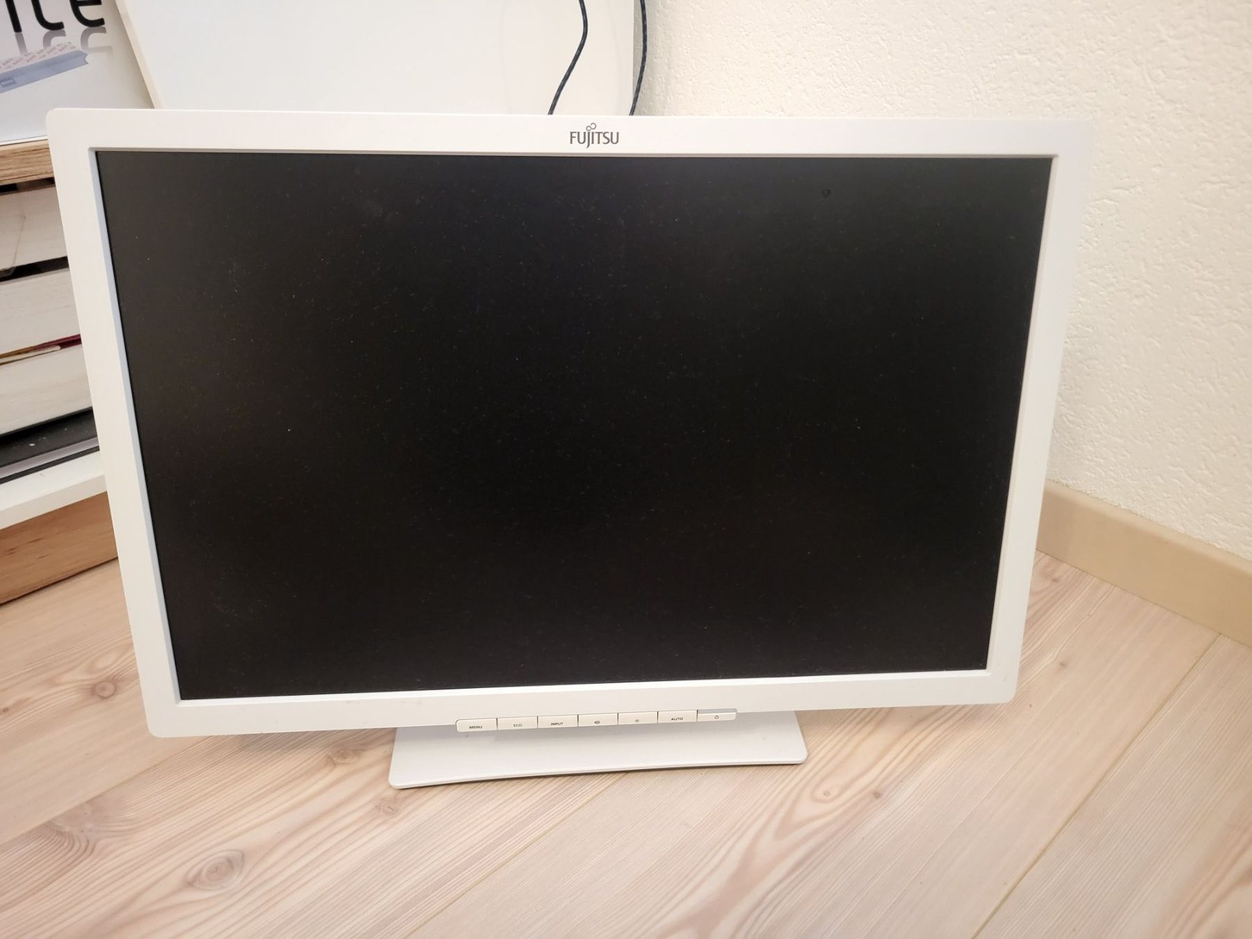 Monitore: 2x Fujitsu Monitore weiss gebraucht mit Kabeln – Gebraucht aus Kaisten von ale_92l5 4