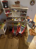 Spielladen und Spielküche mit Zubehör aus Holz