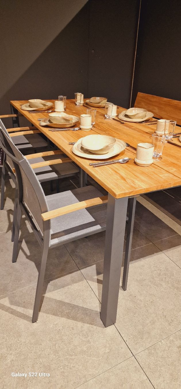 Tables: Tisch  – Neuf avec emballage d'origine à Oetwil a.d. Limmat par Rebi_reina 1