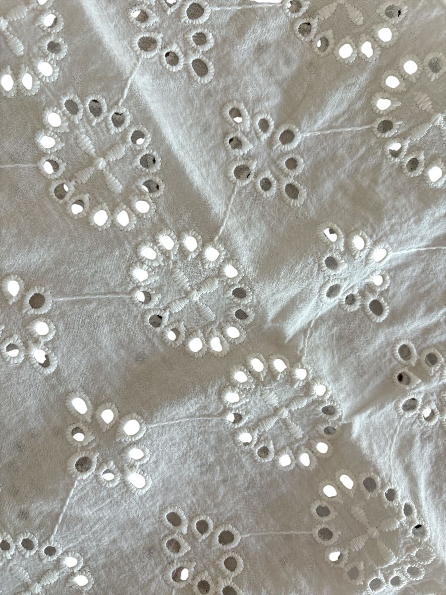 Zara Camicette: Chemise blanche ajourée Zara – Usato da Dotzigen venduto da SecondHandGems 3