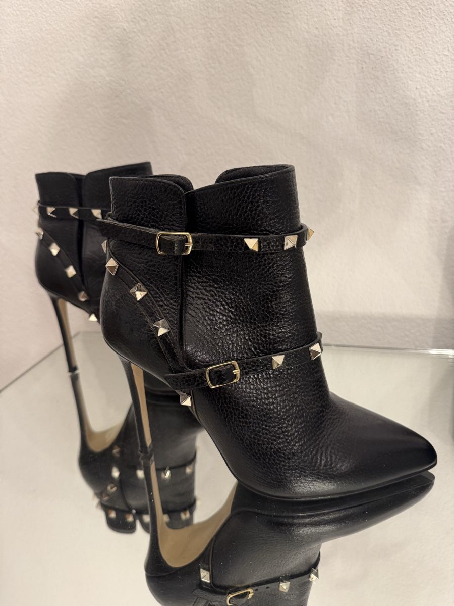 Scarpe da donna: Schwarze Lederstiefeletten, Gr. 37, mit Nieten – Usato da Lachen SZ venduto da gugi2019 6