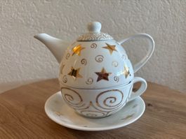 Teekanne mit Tasse