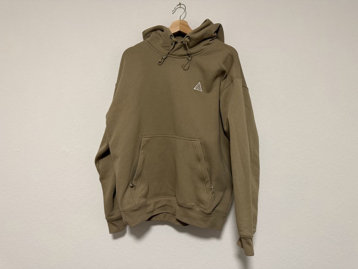 Nike Maglioni & Felpe: Nike ACG Hoodie beige / M – Usato da Brügg BE venduto da zweifel64