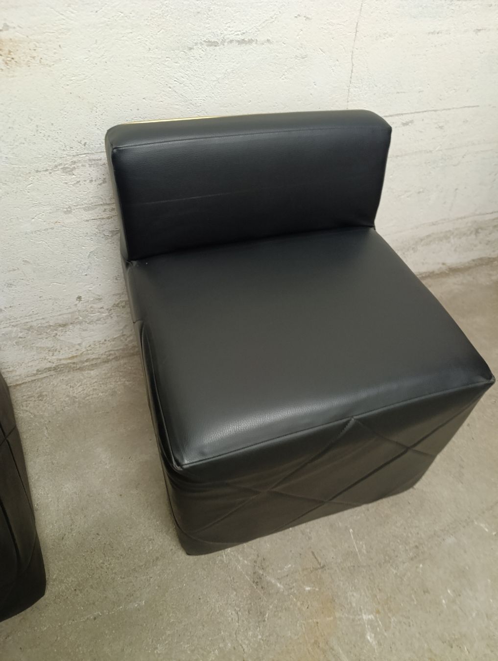 Sgabelli: Kunstleder Stuhl/Hocker Nr. 6 – Usato da Romanshorn venduto da dav_h2lv 2