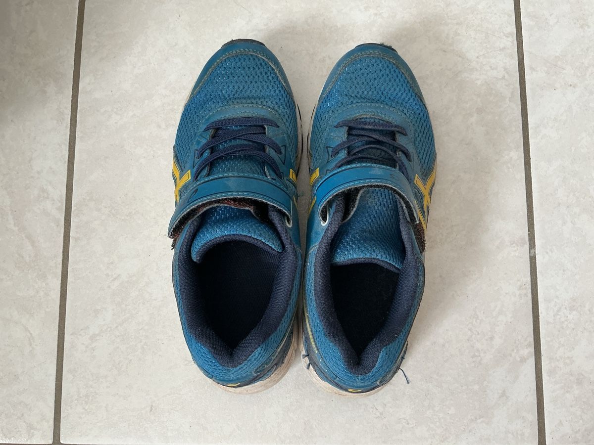 Asics Chaussures garçon: Aussenturnschuhe Grösse 34,5 – D'occasion à Grellingen par gartenzwerg03 1
