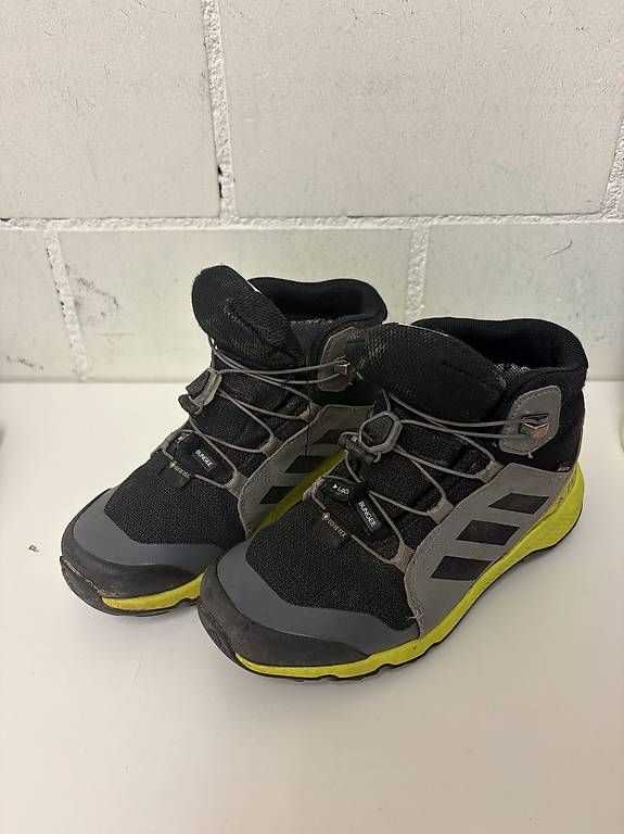 Scarpe per ragazzi: Adidas Goretex Wanderschuh Gr. 34 – Usato da Zürich venduto da sch_kqj7