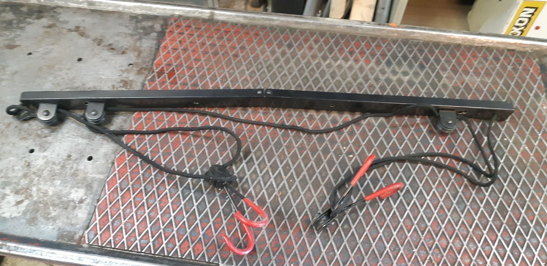 Cavalletti per biciclette: Support pour pendre un vélo au plafond – Usato da Confignon venduto da cha_8bw2