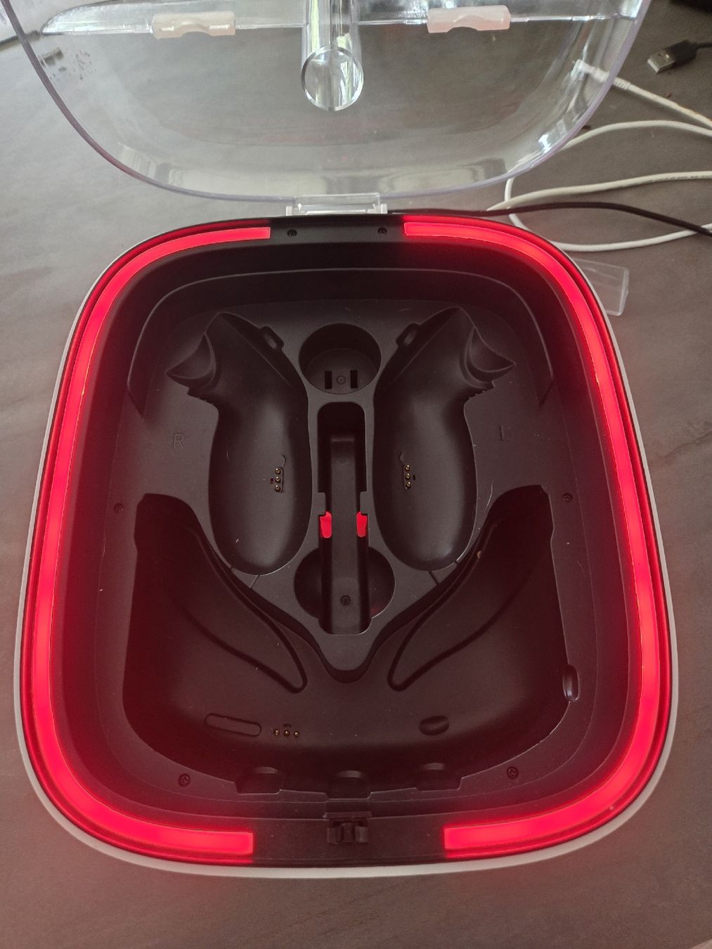 Meta Casco VR: Oculus Quest 3 Ladestation/Transportbox – Usato da Hausen am Albis venduto da car_gdt8 2