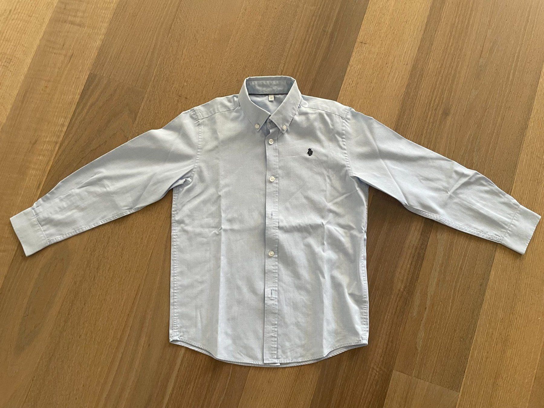 C&A Chemises, T-shirts & Polos: Langarm Hemd hellblau Grösse 146 – D'occasion à Neftenbach par hochulmr