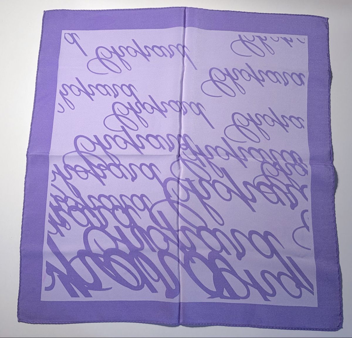 Chopard Foulards, Tücher & Schals: Foulard vintage Chopard en soie violet – Gebraucht aus Coppet von micasazoo 1
