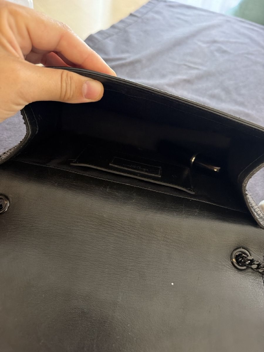 Saint Laurent Taschen für Damen: Saint Laurent Monogram Chain Bag Black Embossed Leather Good – Gebraucht aus Gebenstorf von AA2015 6