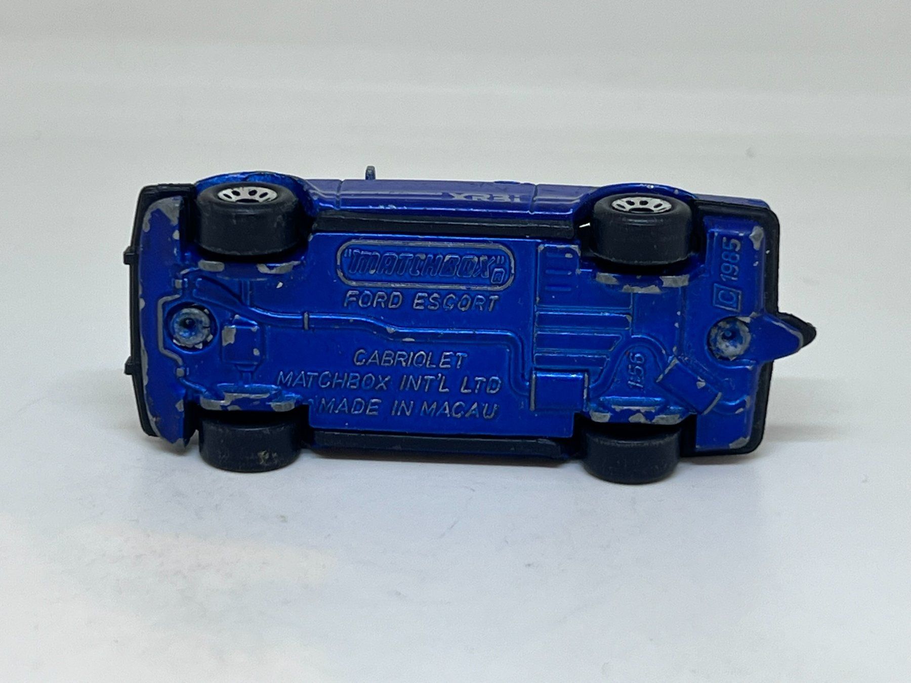 Matchbox Modellini d'auto: Matchbox Ford Escort Cabriolet #719 – Usato da Wildegg venduto da LaaBoutique 3