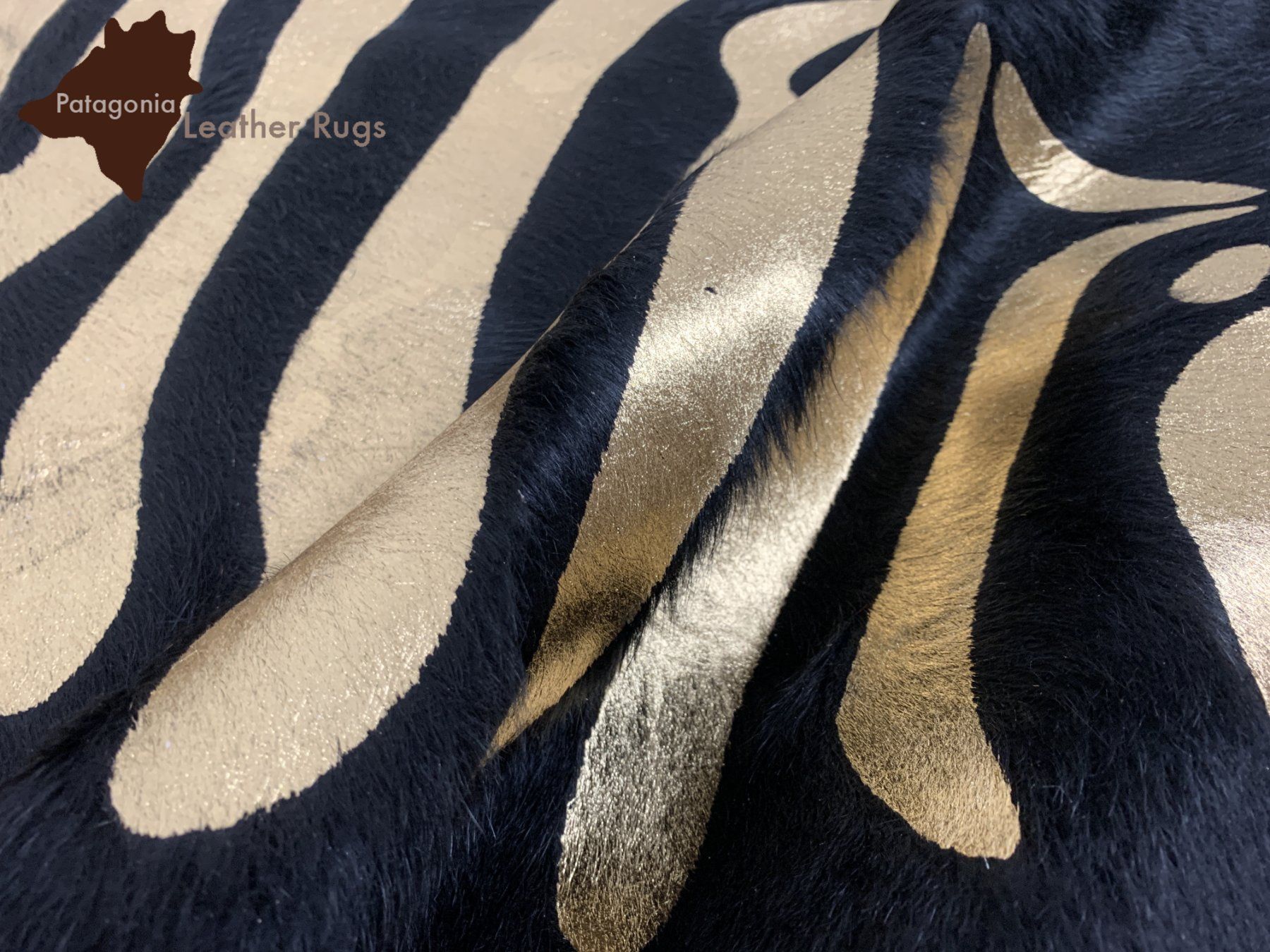 Tappeti: Kuhfell Teppich Zebra Black/Gold – Nuovo e nell'imballaggio originale da Arbedo venduto da patagonialeatherrugs 2