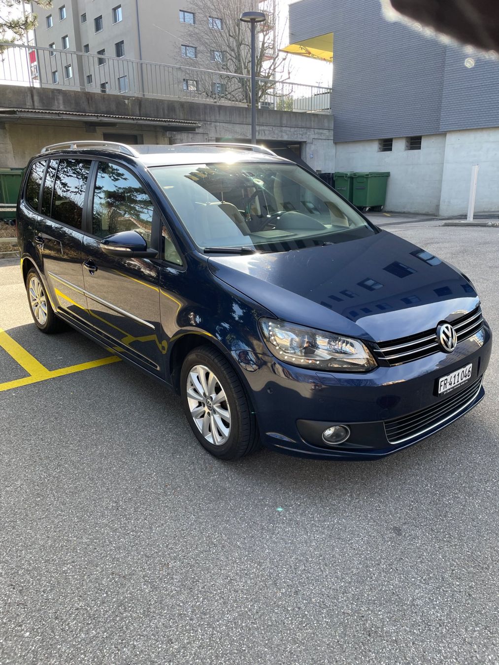 VW Autos: VW Touran Highline, 1.2 TSI, 2011, voiture familiale idéale! – Gebraucht aus Fribourg von oandreyluiz 1