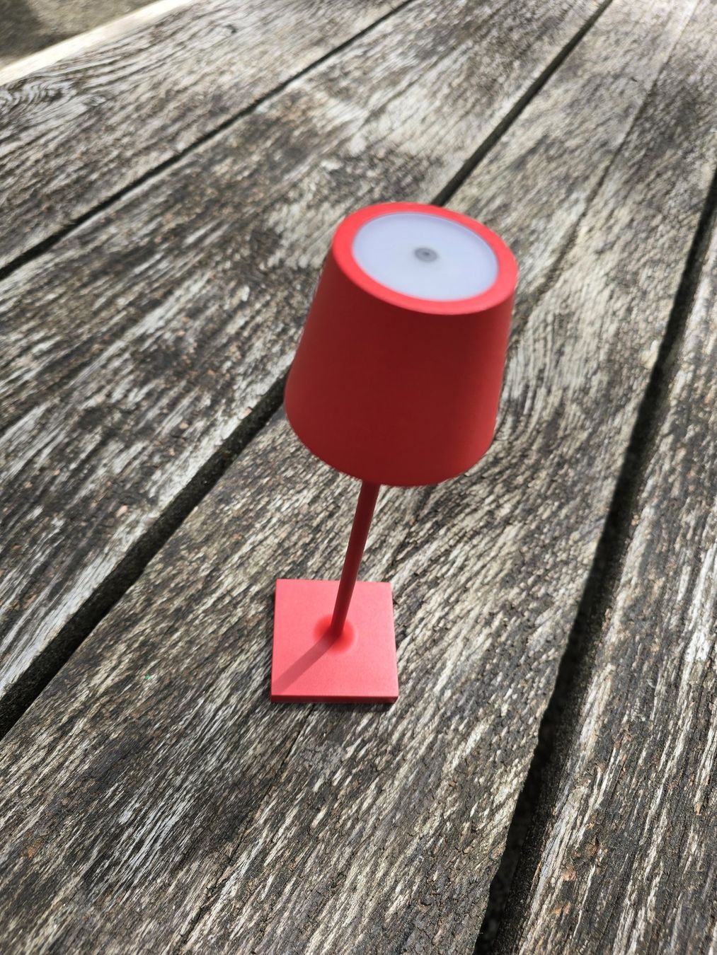 Lampade: Leuchte: kleine LED Lampe rot, aufladbar – Nuovo (secondo la descrizione) da Romanshorn venduto da Rachacha