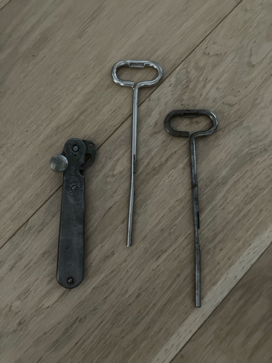 Tous les outils: Ouvre boîte vintage  – D'occasion à Bramois par rac_qmr6