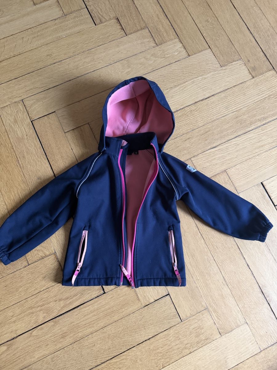 Giacche & Cappotti: Kinder Softshelljacke dunkelblau Grösse 104 neuwertig – Usato da Bern venduto da Elisa64