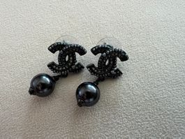 CHANEL CC Perlen Ohrringe Schwarz - Original
