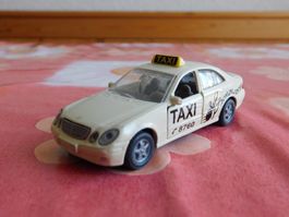Siku Taxi Mercedes Benz Set 1. mit Fleck