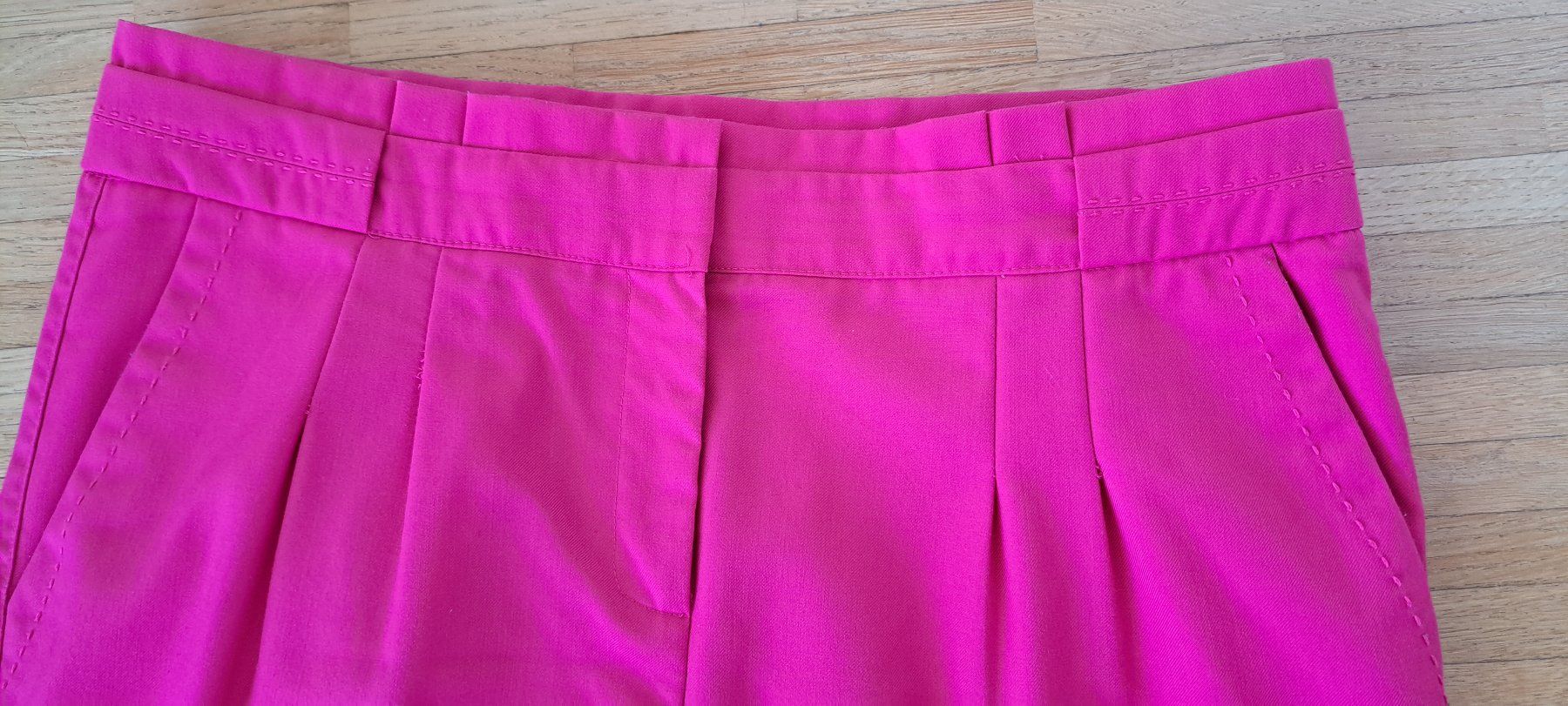 Pantaloni: Elégant pantalon rose – Nuovo (secondo la descrizione) da Le Mont-sur-Lausanne venduto da olatiu 2